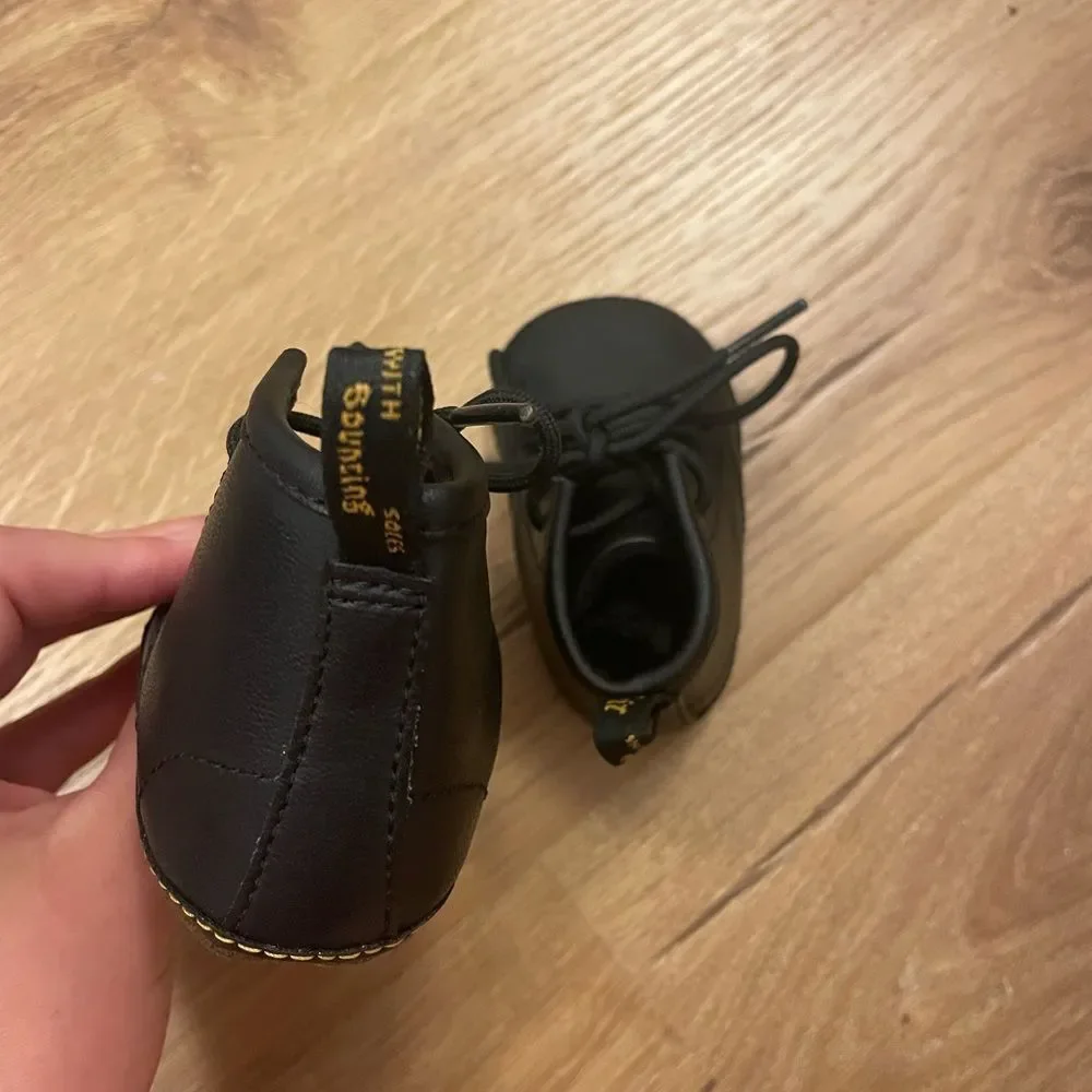 DR MARTENS NEWBORN BLACK 1460 AUBURN LEATHER BOOTIES SIZE 2 LIKE NEW